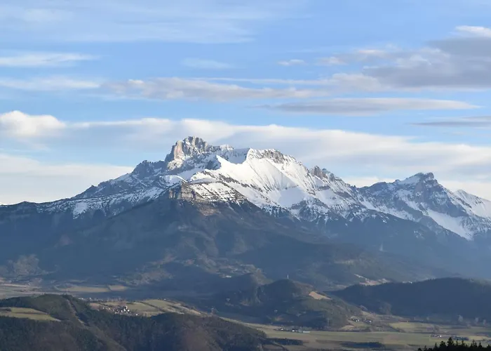 בית נופש Au Clair Matin ,la Mure, Les Passerelles Monteynard Pierre-Chatel